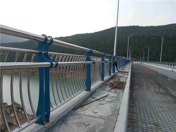 滨州不锈钢桥梁护栏防腐措施的重要性及实施策略